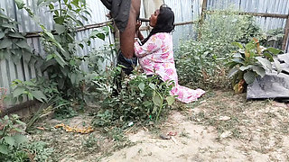 Pados ki aunty ke sath chudai ki outdoor