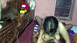 Hot Bhabhi Ki Couple Kissing Hot Mement Sexy Chudai