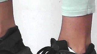 While Nomi Is on the Phone, the Slave Has an Orgasm