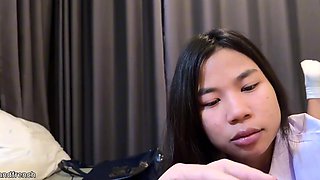 Facial cumshot for naughty Thai schoolgirl - Amateur Porn