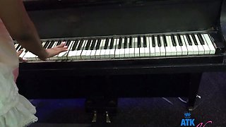 Lana Gee's Wild POV Blowjob Ends With A Messy Cumshot