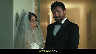 Derrick Pierce and Penelope Reed Unleash Taboo Family Cravings with Hardcore Group Sex and Explosive