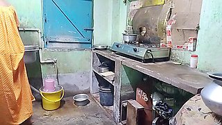 Indian Wife Wants Hubby To Penetrate Her Pussy in Kitchen xlx