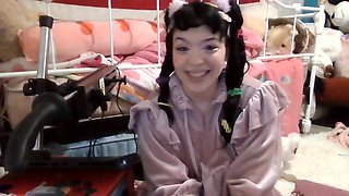 Amateur brunette double toying on webcam