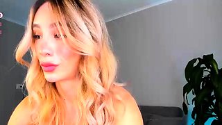 Big boob brunette masturbates on webcam
