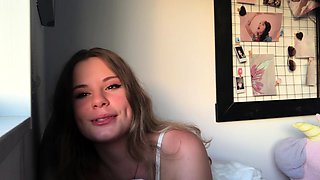 Sexy hottie Anetta Keys enjoys a solo toy masturbation