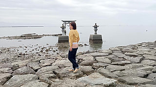 Outdoor Exposure in Ultra-low-rise Jeans