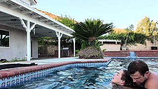 OnlyFans-Kinky MILF Fucking In The Pool And Underwater