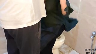 Hot Pakistani Girl Fucks Latina Sali in Bathroom - Hindi Audio Desi Sex