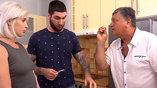 DADDY4K. Blonde cheats on BF with his stepdad who loves cooking and pussies