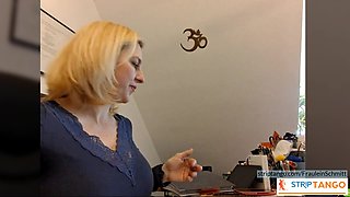 FrauleinSchmitt Erotic display at stripTango