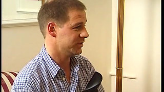 Mature slut comes to casting to blow a dick