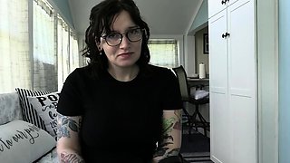 Bettie Bondage – Mutual Masturbation with Mom