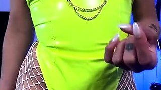 Amateur redhead shaves and masturbates