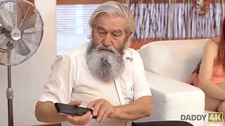 Daddy4k. esperienza inattesa con un anziano gent