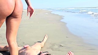 Colombians have sex on a public beach - Mariana Martix and