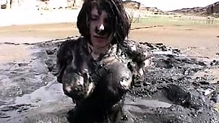 Amateur flashes her big boobs and ripped with the cab driver