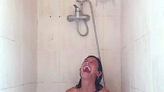 Amateur czech teen in her first toy induced orgasm