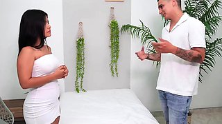 Hot Camila Henao gives glad finishing massage hook-up for