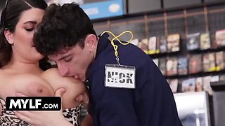Big Tits MILF Sarah Arabic Gets Struck While Shopping With Two Cocks