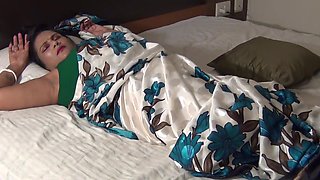 Desi Saree Girl Riya Masturbate On Bed
