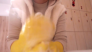 My Stepsister in Yellow Dishwashing Gloves Takes a Bath with a Dildo and Lots of White Foam and Soap