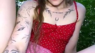 Amateur brunette ariana marie solo toying