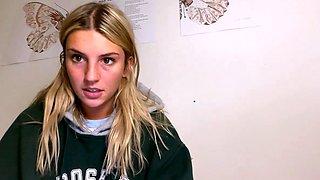 Amateur Blonde Teen Plays Solo with Toy Webcam Porn