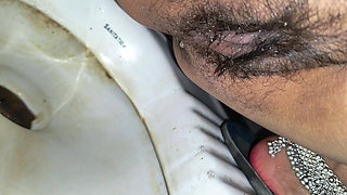 Beautiful Bhabhi Pissing Full Pussy Close-up Video