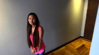 Tattooed Pinay Serves Big Dick With High Price