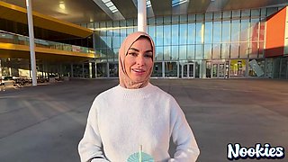 Hijab Hotwife Christmas Fuck: Facial Explosion - Venus valencia