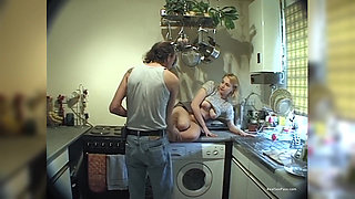 Pretty Amateur Sarah Does Her First Ever Nude Photoshoot