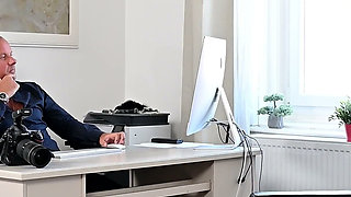 Czech Long-legged Beauty Isabella De Laa Gets Crazy Orgasms at the Casting with Leo Casanova