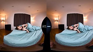 Mysterious Japanese Beauty Beckons For Erotic VR Adventure