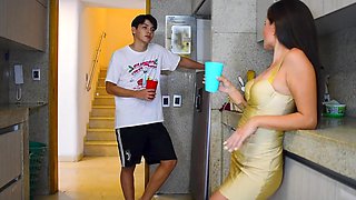 Skinny stepmom ends a heated argument with him, fucking in the kitchen