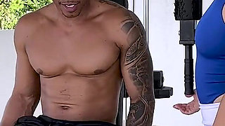 Personal Trainer Gives His Student a BBC at the Gym - Brandon Cruz and Lia Tovar