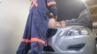 Couldn't Pay the Mechanic, So I Gave Him Pussy