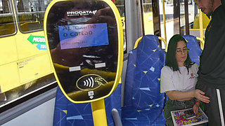 Female Student Can't Resist the Cock She Saw on the Bus