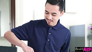 Deep throating video with ravishing Amber Stark and Sawyer Cassidy from Bratty Sis