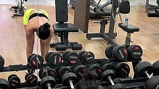 Horny Fitness Babe: Close-up Ass Workout
