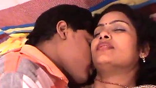 Horny Desi wife satisfies her pussy with her lover