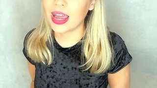 Masturbating loving babe solo toy plays with enthusiasm