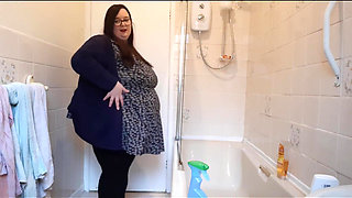 Ssbbw naked cleaning bathroom fat belly