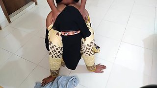 Punjab Muslim Hot Aunty Was Cleaning The House When Neighbor Guy Saw Her And Fucked - Desi Sex