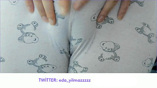 CAMELTOE- MASTURBATION IN PAJAMAS- PUFFED PUSSY- TURKISH PORN
