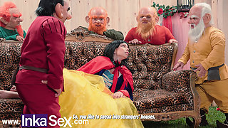 Snow White gets fucked by the 7 dwarfs and throws the apple down her anus - Vivian Lola