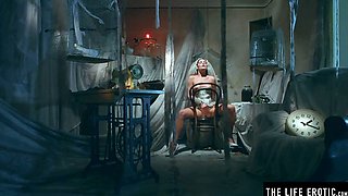 Observe a wild deprived bride fap to a mindblowing ejaculation