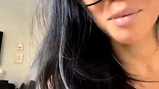 Babe With Big Boobs Masturbates