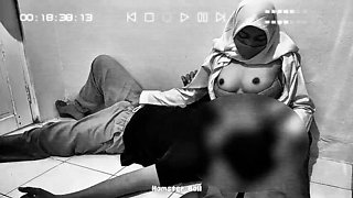 Malaysian High School Girl in Hijab Gives Handjob in Classroom - Amateur Teen with Big Tits