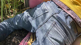 The sister-in-law of the village made a love for her brother-in-law and enjoyed romance in the fields.